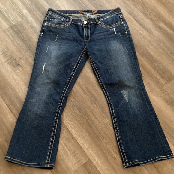 Seven7 Lightly Distressed Bootcut Jeans - Picture 4 of 7